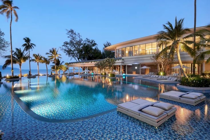 Hotel Travel Tweaks: 21 Smart Hacks to Upgrade Your Stay & Save Big in 2025