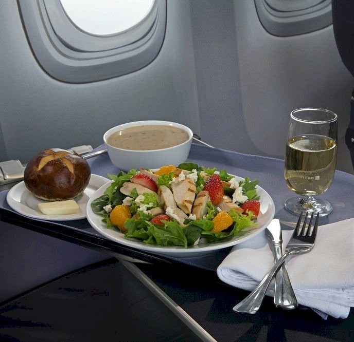 What to Eat at the Airport: Vegan Food Options, In‑Flight Meals & Survival Hacks